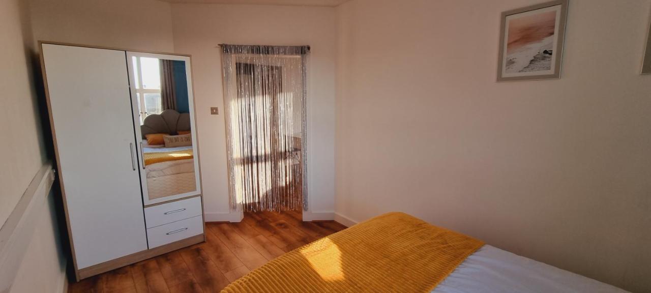 Modern And Spacious Swansea Centre Apartment Екстер'єр фото