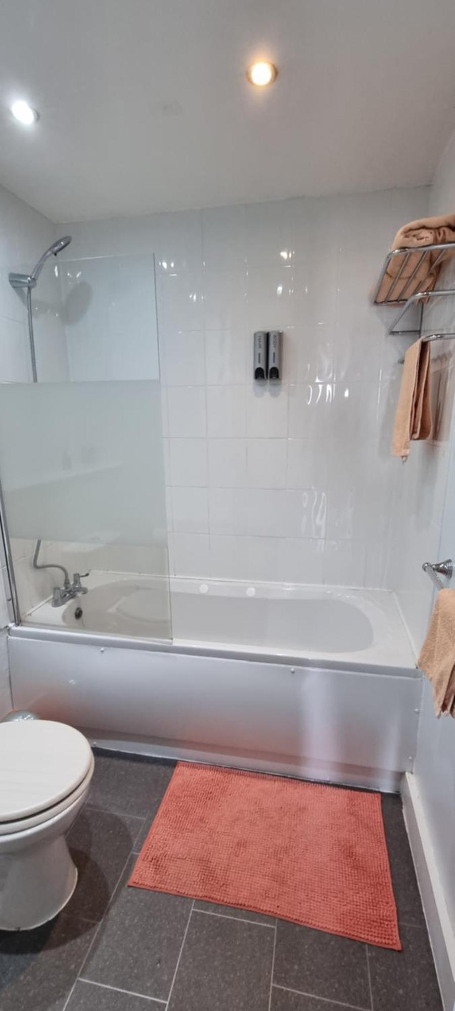 Modern And Spacious Swansea Centre Apartment Екстер'єр фото